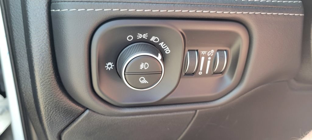 Used 2024 RAM 3500 Limited AWD/4WD image 30