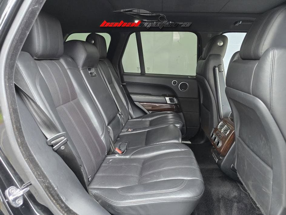 Used 2016 Land Rover Range Rover HSE image 12