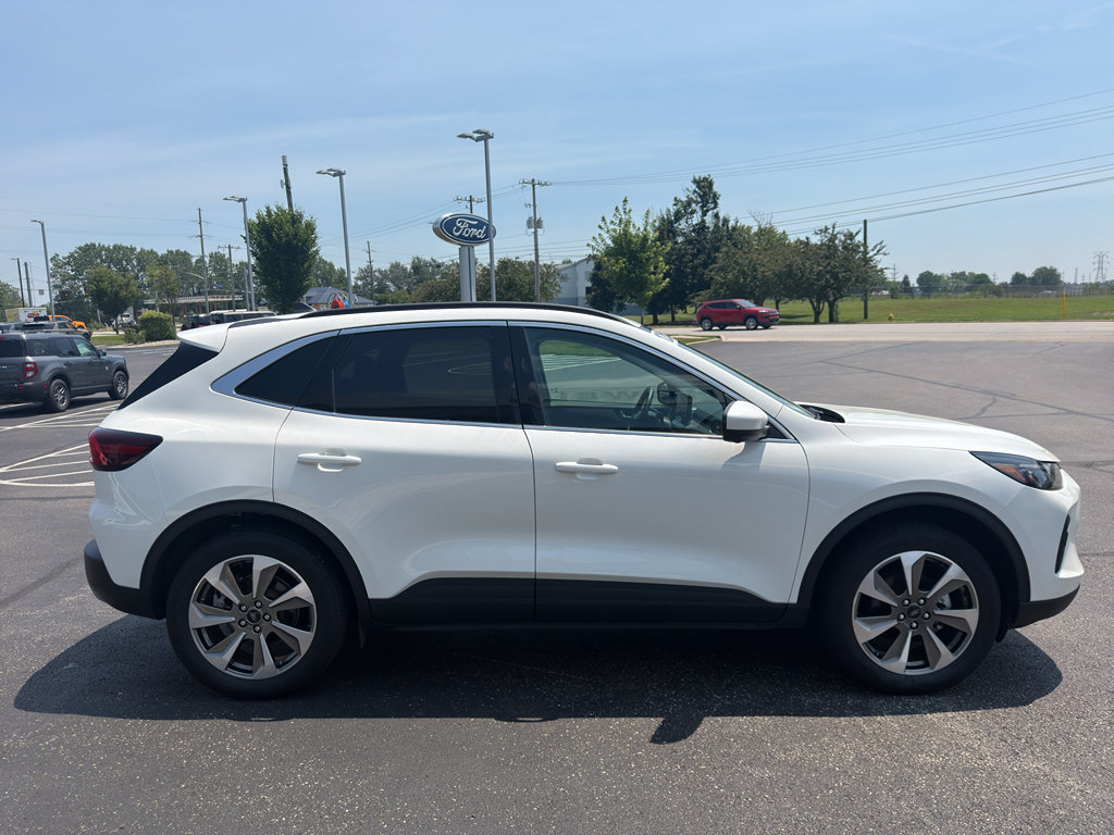 Used 2025 Ford Escape Platinum w/ Premium Technology Package AWD/4WD image 5