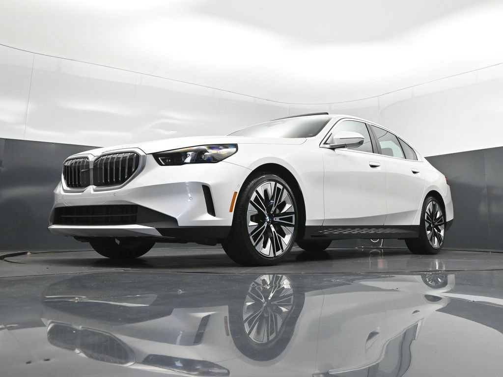 Certified 2026 BMW 530i RWD image 38