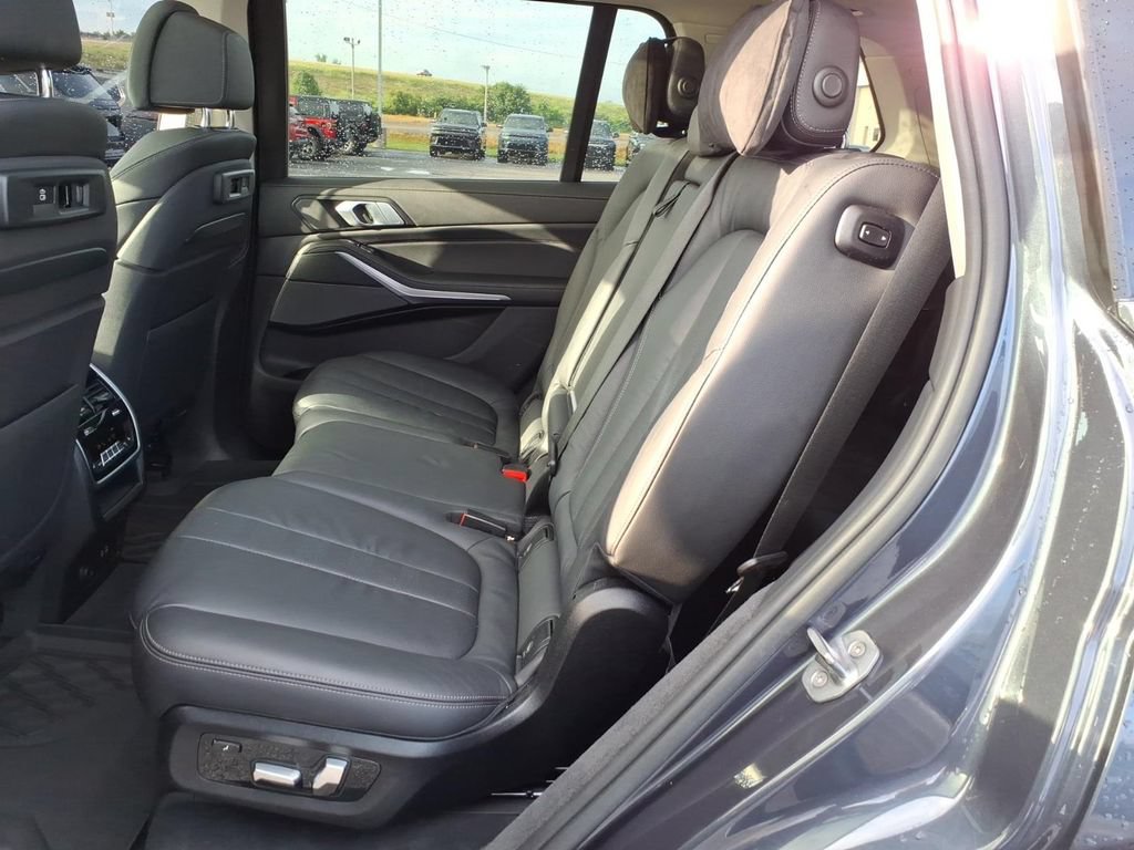 Used 2019 BMW X7 xDrive50i w/ Premium Package AWD/4WD image 9