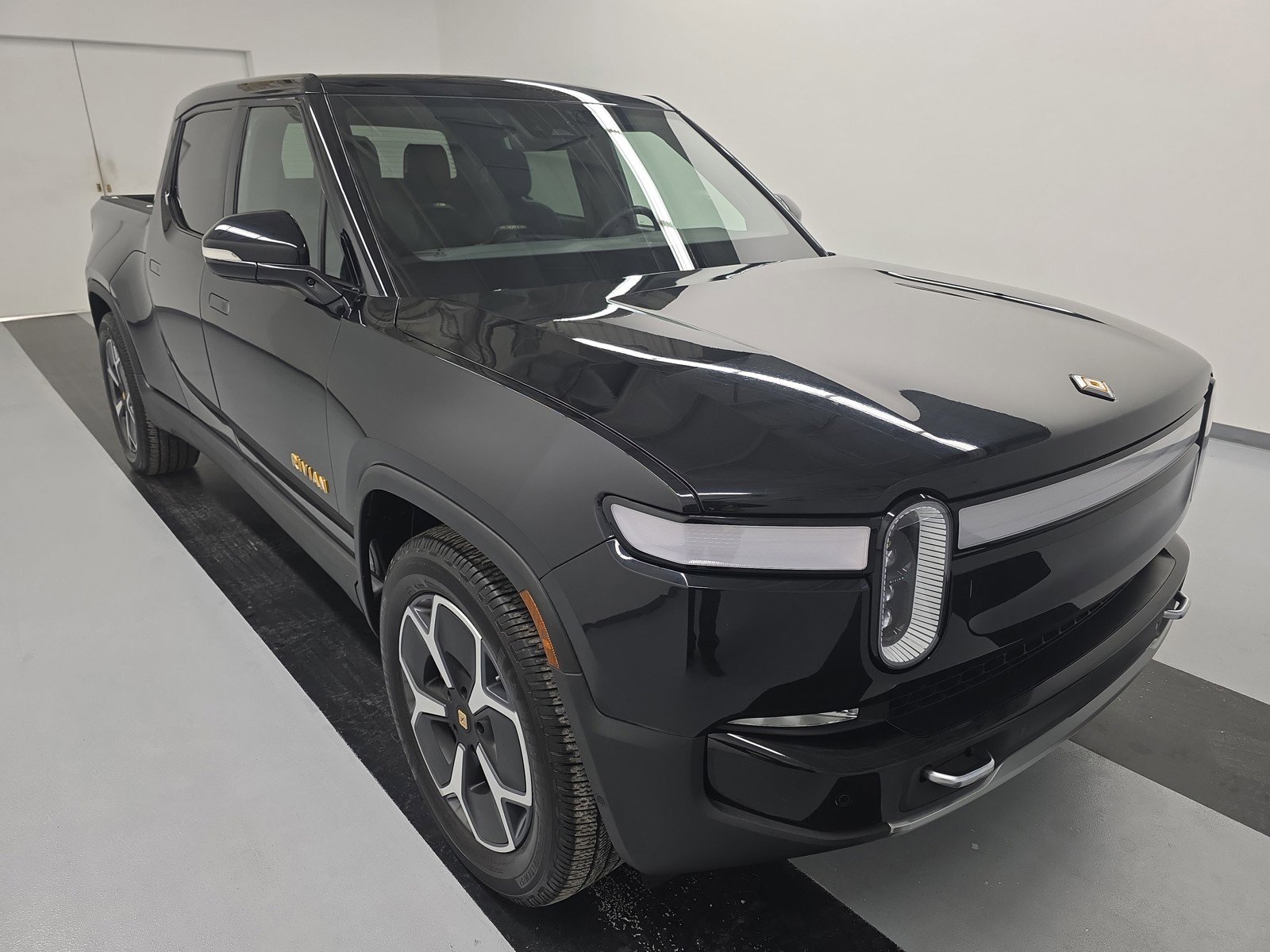 Used 2022 Rivian R1T Adventure image 7