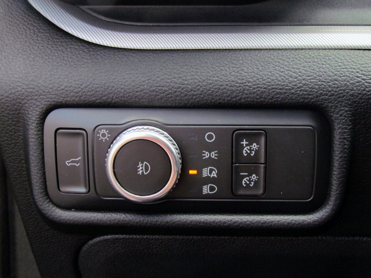 Used 2021 Ford Explorer XLT w/ Equipment Group 202A image 26