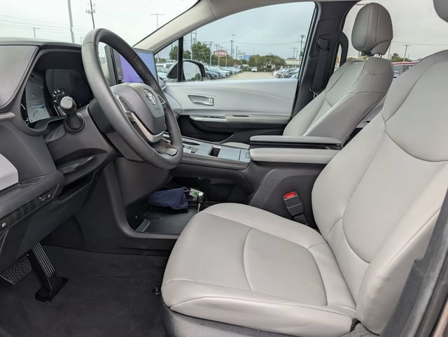 Certified 2026 Toyota Sienna XLE FWD image 25