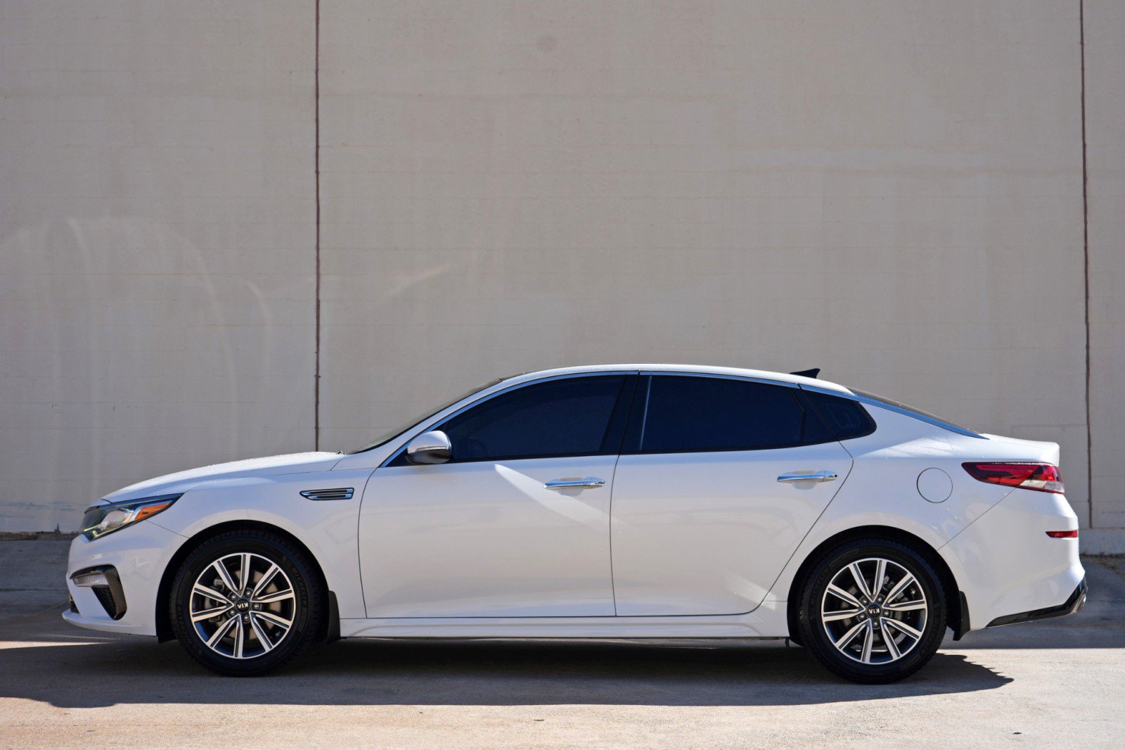 Used 2019 Kia Optima EX w/ EX Premium Package FWD image 8
