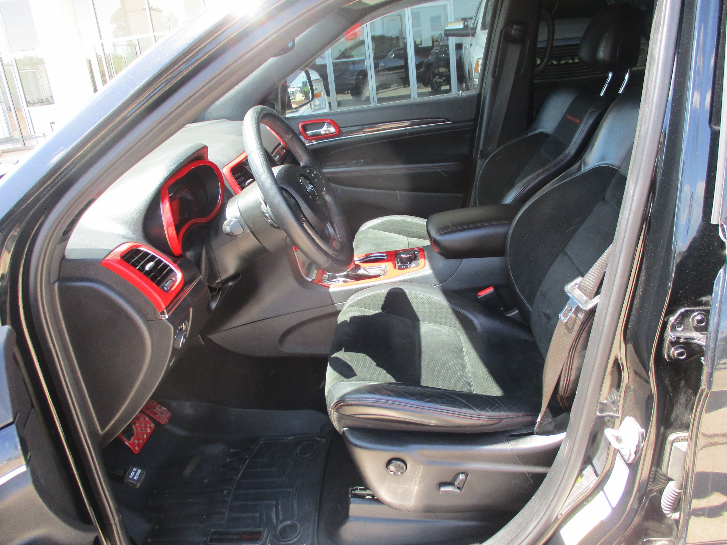 Used 2017 Jeep Grand Cherokee Trailhawk AWD/4WD image 4