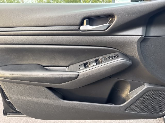 Used 2025 Nissan Altima 2.5 SV FWD image 10