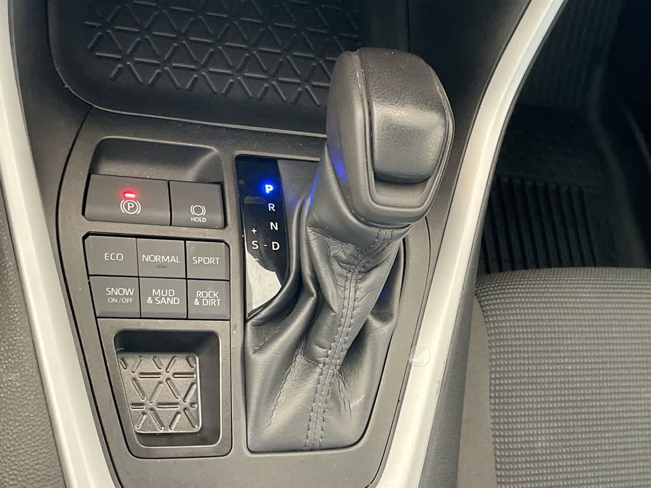 Certified 2022 Toyota RAV4 LE AWD/4WD image 20