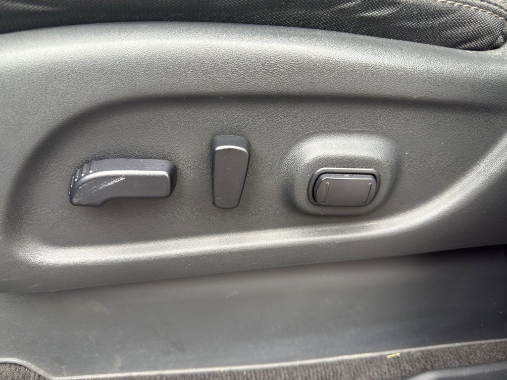 Used 2017 Nissan Titan SV image 11