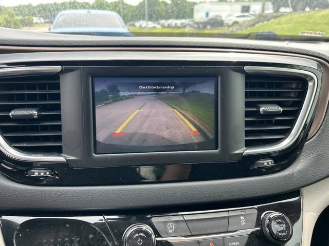 Used 2023 Chrysler Voyager LX FWD image 10