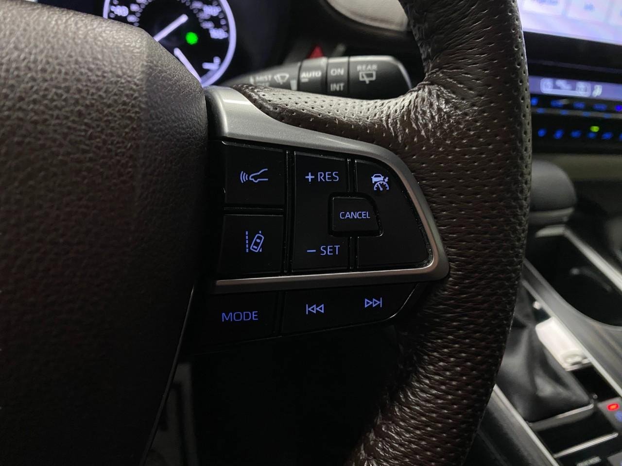 Used 2021 Toyota Sienna Platinum AWD/4WD image 18
