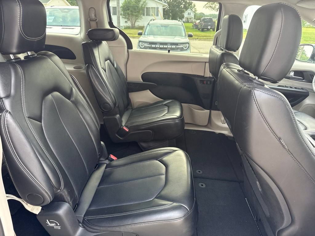 Used 2024 Chrysler Pacifica Touring-L FWD image 32