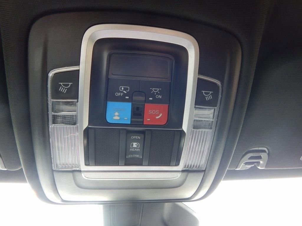 Used 2025 RAM 1500 Laramie AWD/4WD image 24