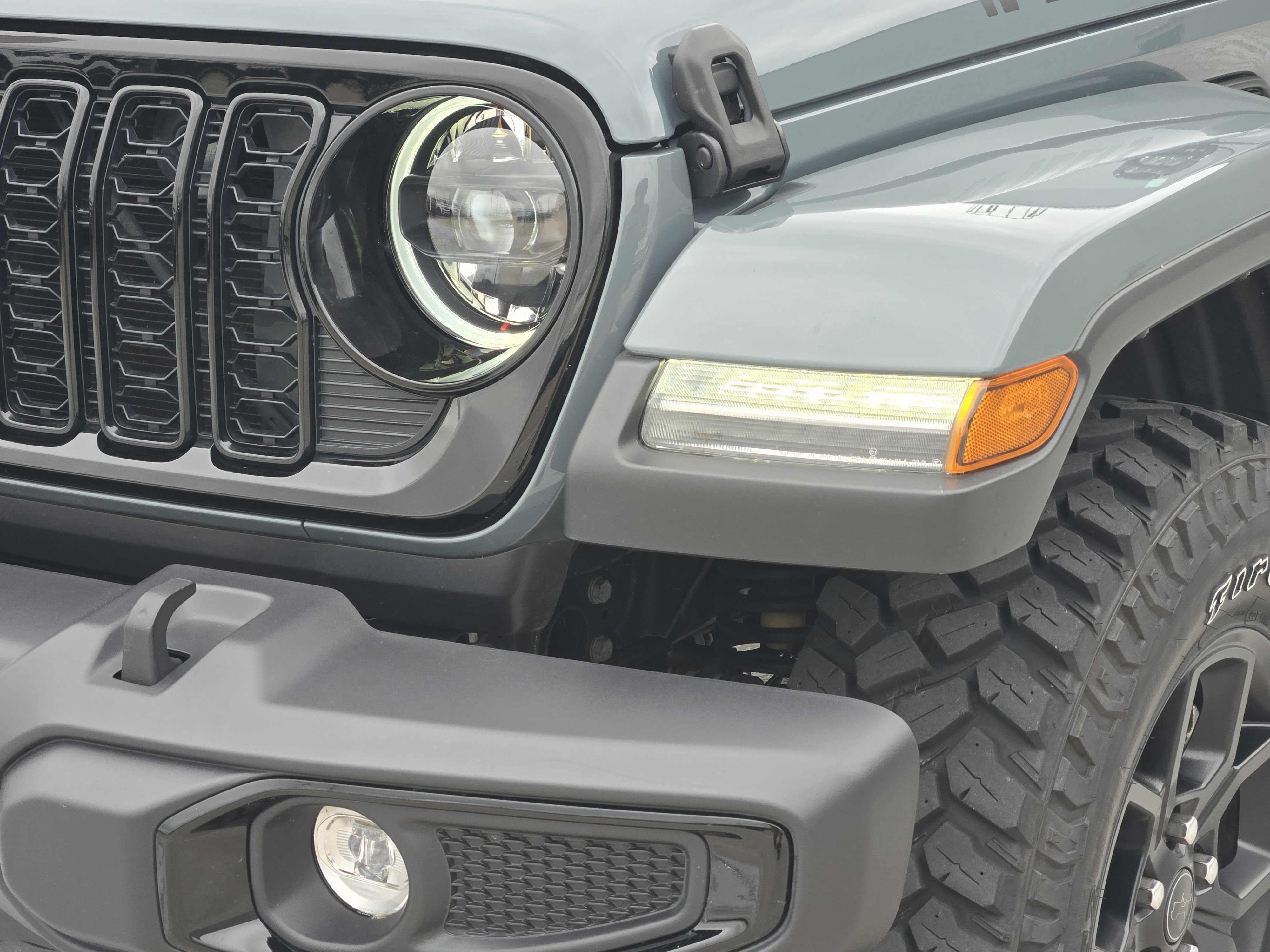 Used 2024 Jeep Gladiator Sport image 11