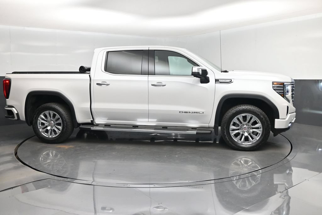 Used 2025 GMC Sierra 1500 Denali w/ Technology Package AWD/4WD image 2