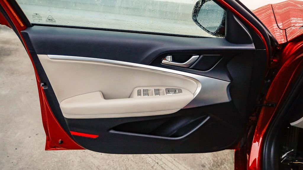 Used 2023 Genesis G70 2.0T image 21