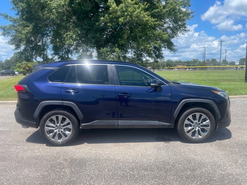 Used 2019 Toyota RAV4 XLE Premium FWD image 8