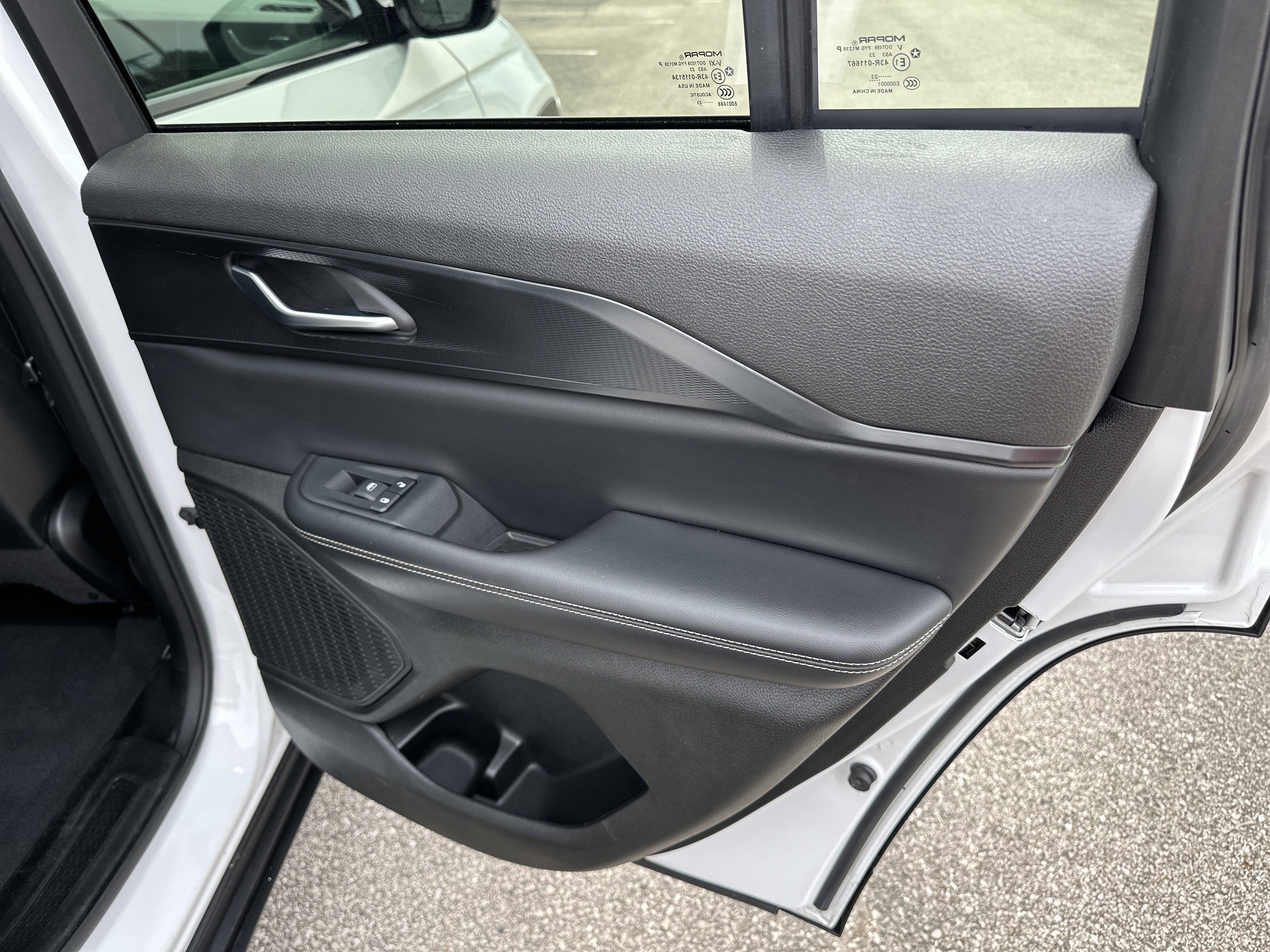 Used 2023 Jeep Grand Cherokee Altitude image 17