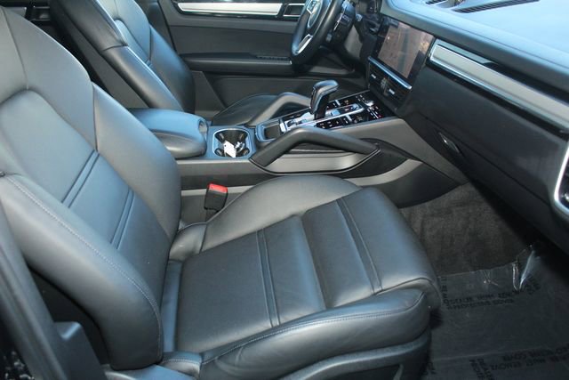 Certified 2023 Porsche Cayenne Platinum Edition w/ Assistance Package image 27