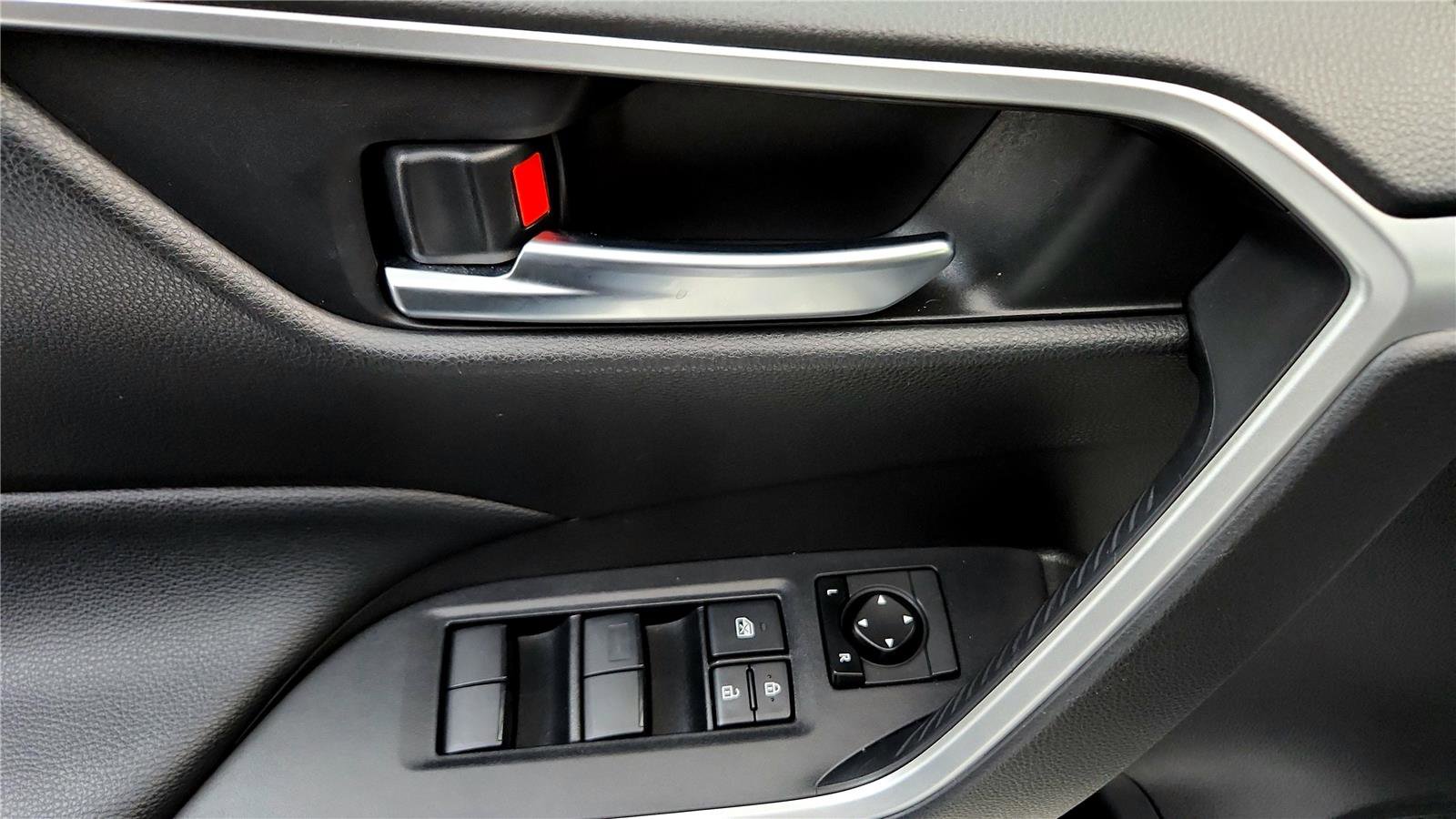 Used 2020 Toyota RAV4 XLE w/ Convenience Package image 22