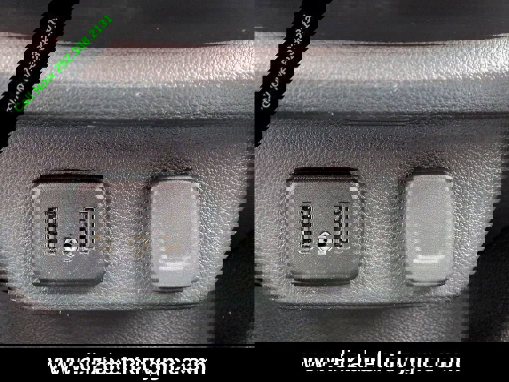 Used 2023 Chevrolet Traverse LT image 30