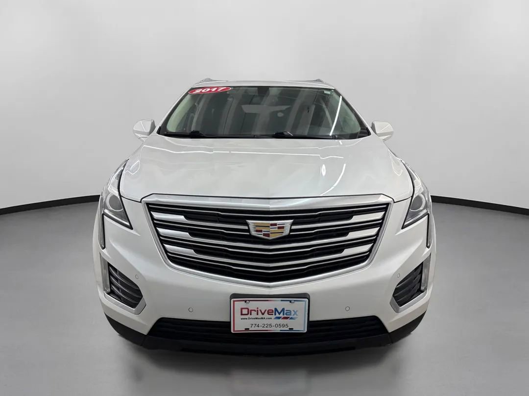 Used 2017 Cadillac XT5 Luxury image 2