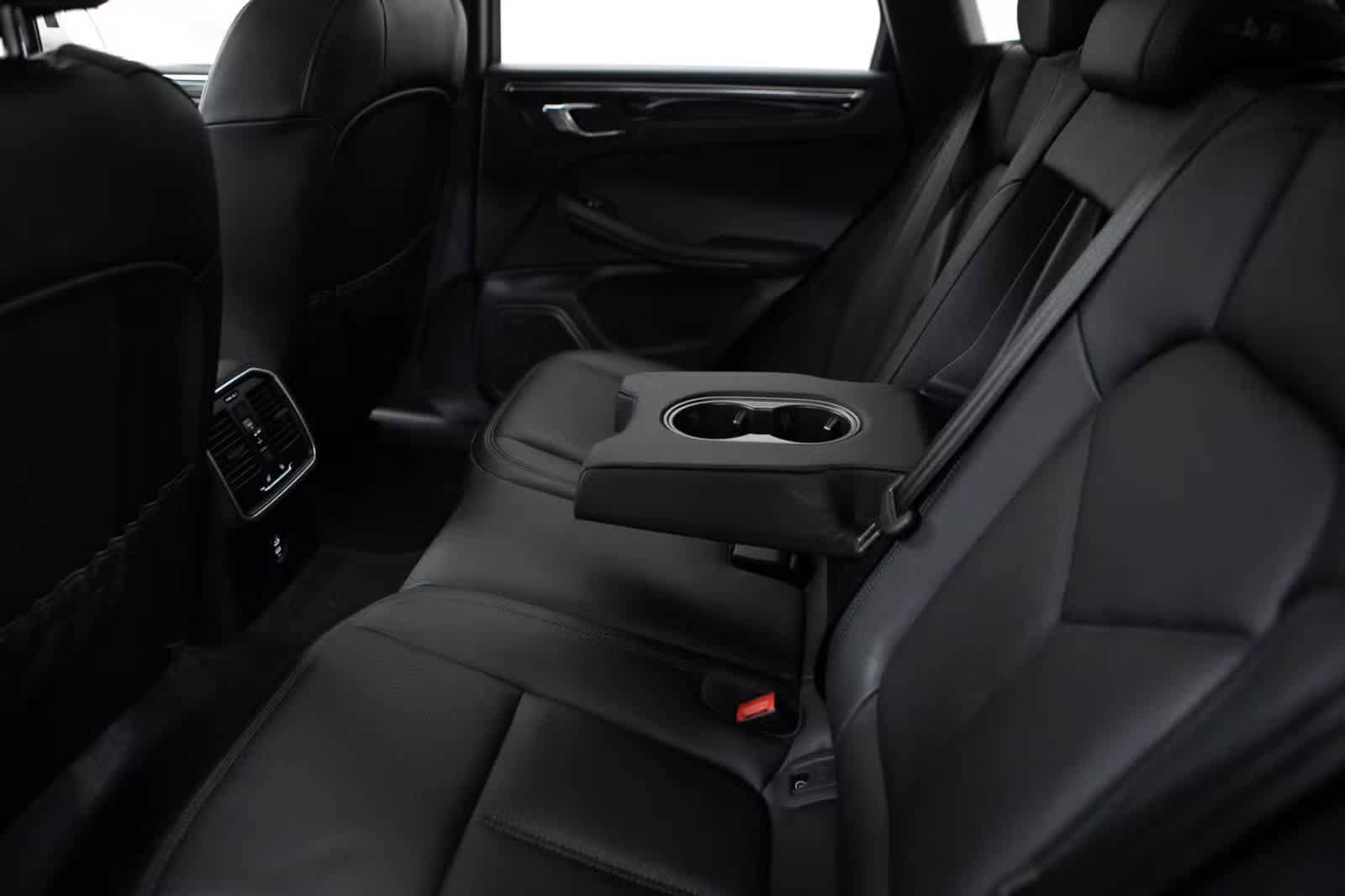 Used 2026 Porsche Macan AWD/4WD image 37