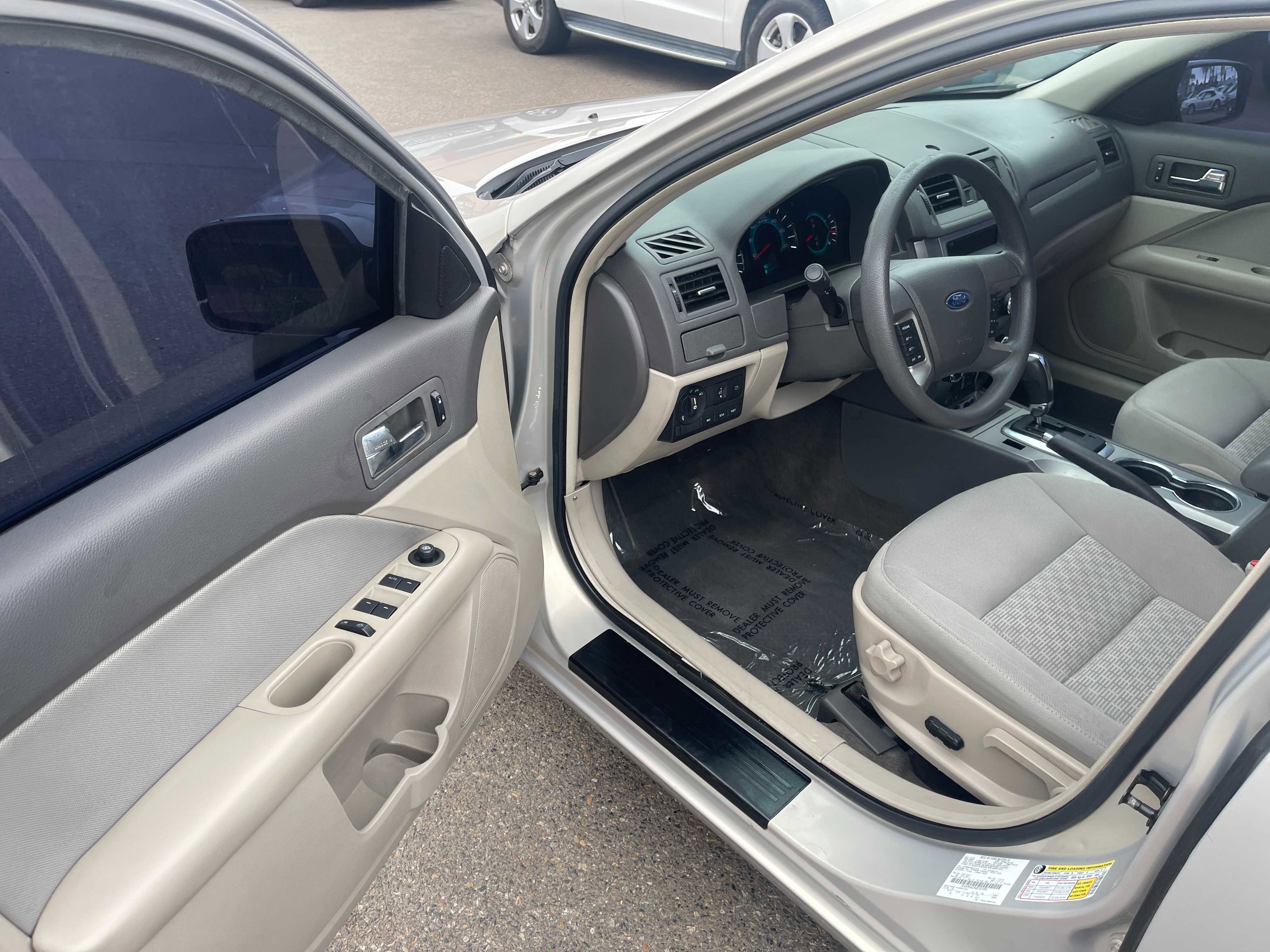 Used 2010 Ford Fusion SE FWD image 15