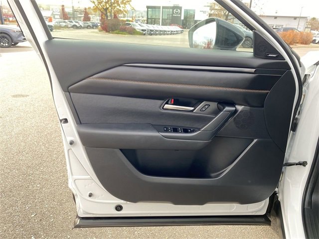 Certified 2025 MAZDA CX-50 2.5 Hybrid w/ Premium Plus Pkg image 11