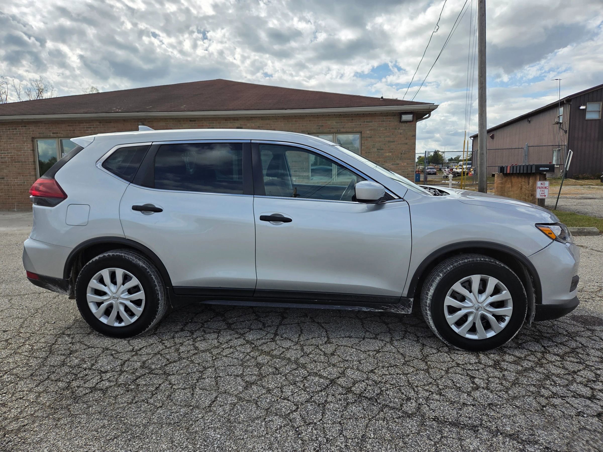 Used 2019 Nissan Rogue S FWD image 4