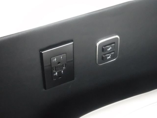 Used 2023 Mercedes-Benz Sprinter 3500 w/ Parking Package image 65