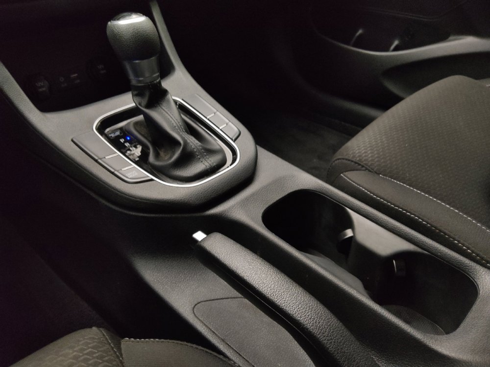 Used 2020 Hyundai Elantra GT FWD image 26