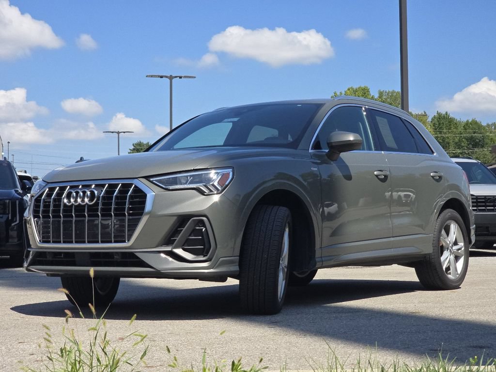 Used 2020 Audi Q3 2.0T Premium Plus w/ Premium Plus Package AWD/4WD image 11
