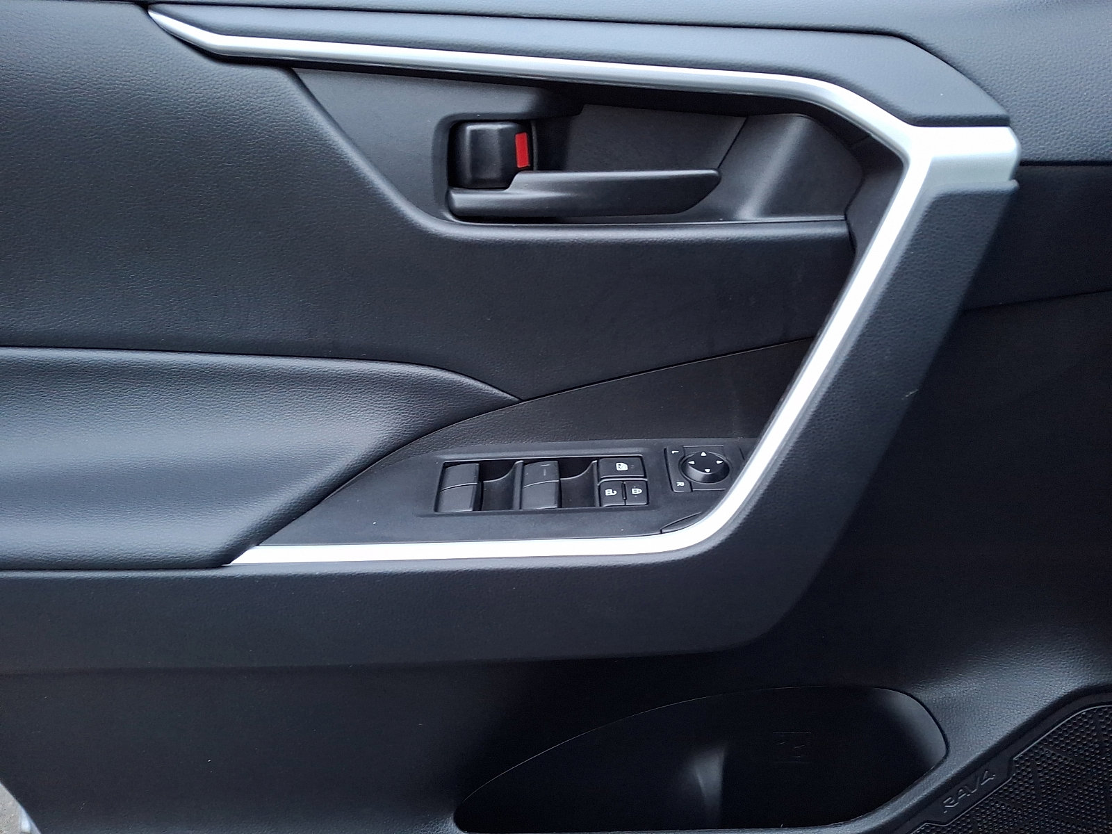 Used 2023 Toyota RAV4 LE image 13