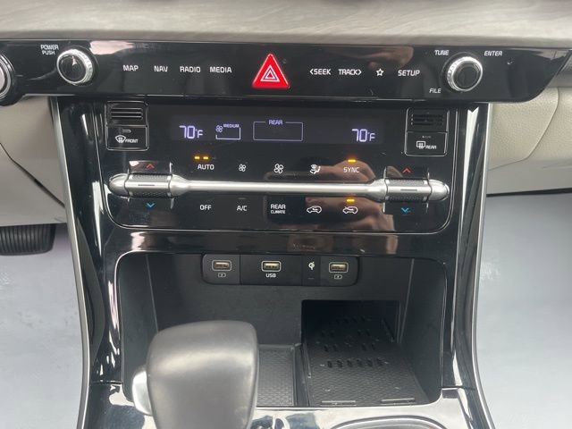 Used 2024 Kia Carnival EX image 24