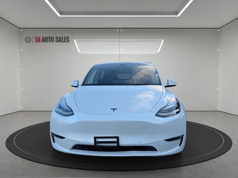 Used 2022 Tesla Model Y Long Range image 8