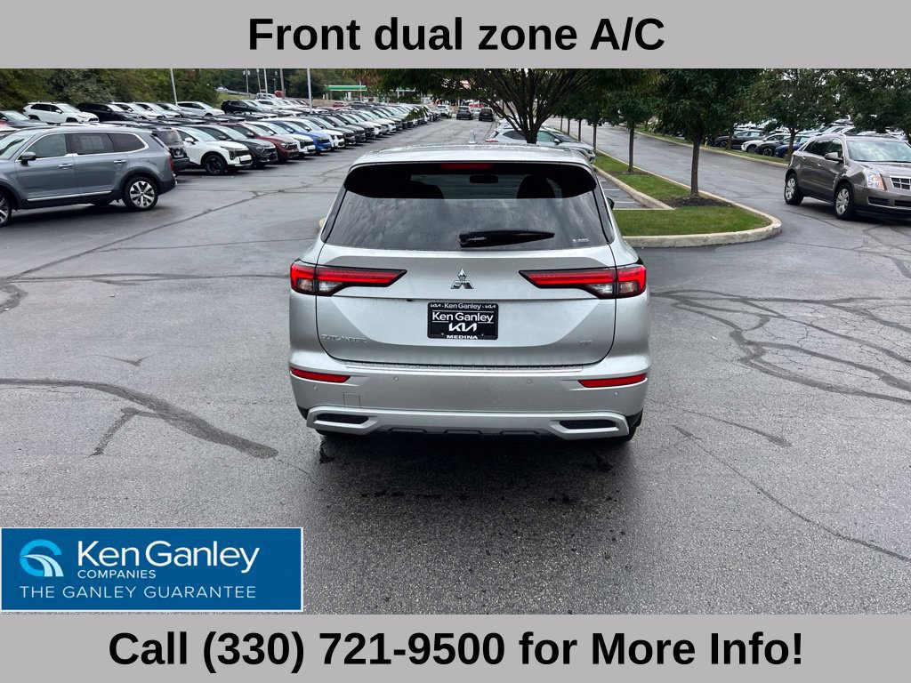 Used 2023 Mitsubishi Outlander SE AWD/4WD image 12