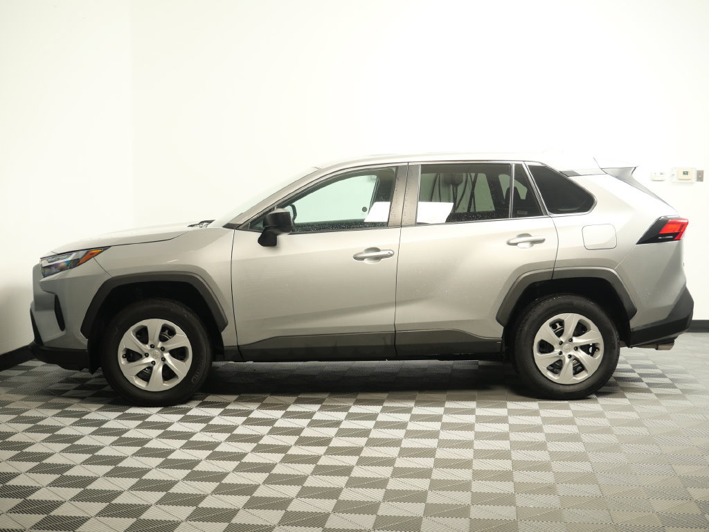 Used 2025 Toyota RAV4 LE AWD/4WD image 5
