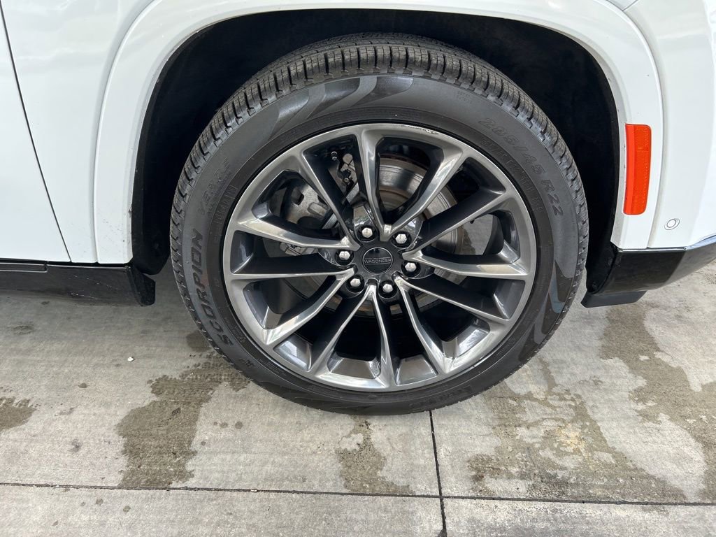 Used 2025 Jeep Grand Wagoneer L Series III w/ Rear Seat Video Group 1 image 26