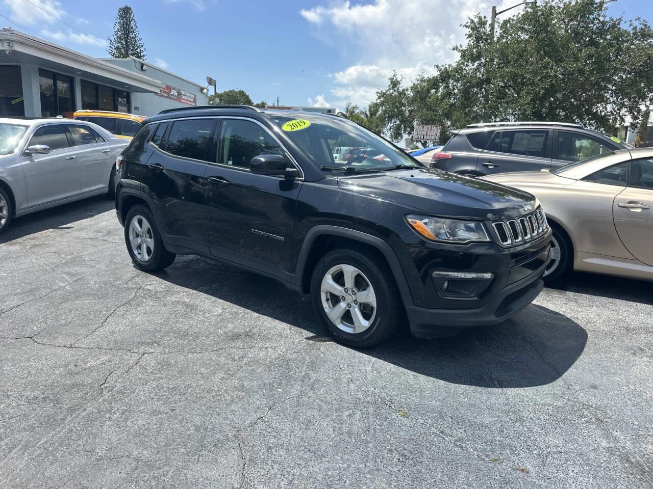 Used 2019 Jeep Compass Latitude w/ Popular Equipment Group FWD image 4