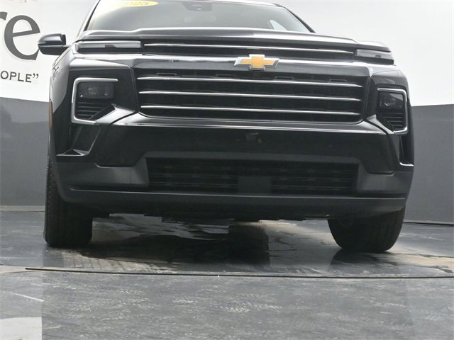 Used 2025 Chevrolet Traverse LT image 3