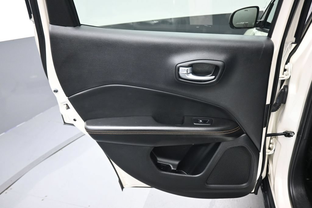 Used 2020 Jeep Compass Limited w/ Premium Lighting Group AWD/4WD image 27