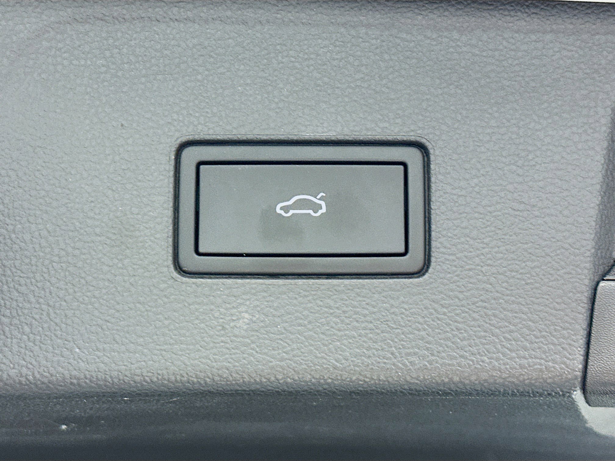 Used 2025 Volkswagen Atlas SE image 31