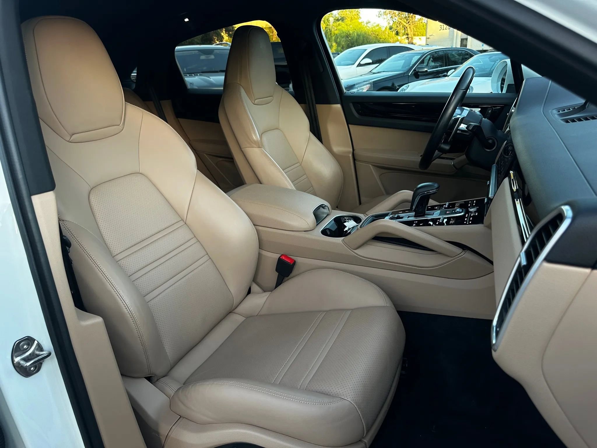 Used 2022 Porsche Cayenne Sport Utility 4D image 30