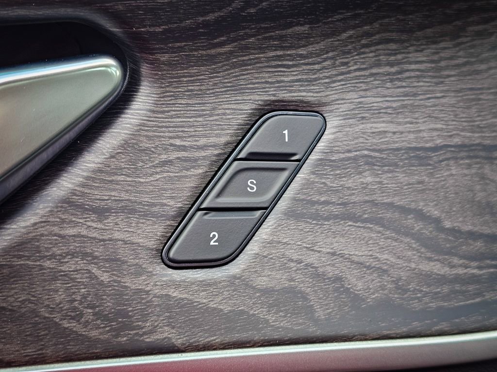 New 2025 Jeep Grand Cherokee L Limited w/ Black Appearance Package image 12