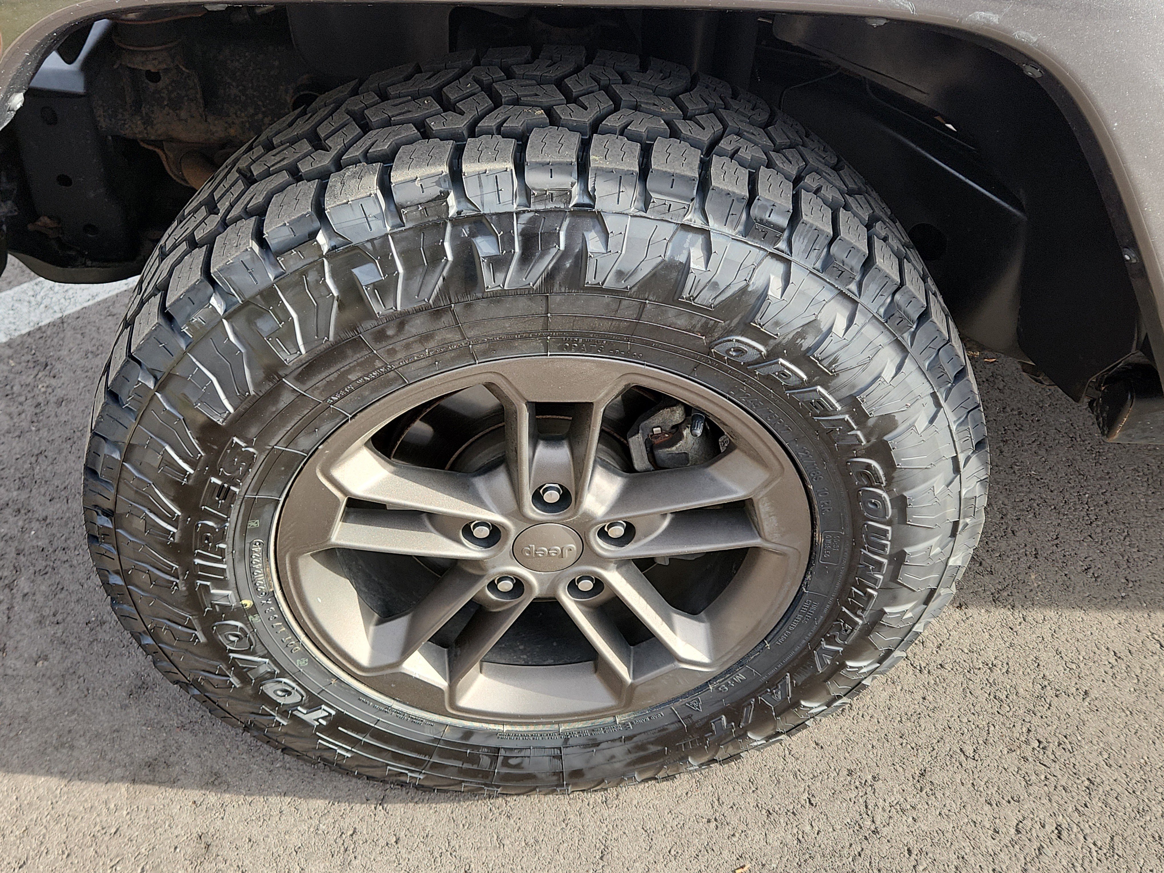 Used 2016 Jeep Wrangler Unlimited Sahara image 17