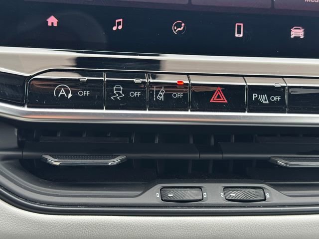 Used 2025 Jeep Compass Limited image 33