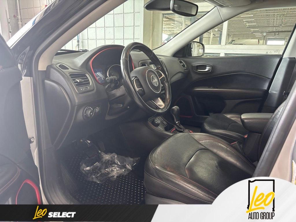 Used 2019 Jeep Compass Trailhawk w/ Leather Interior Group AWD/4WD image 4