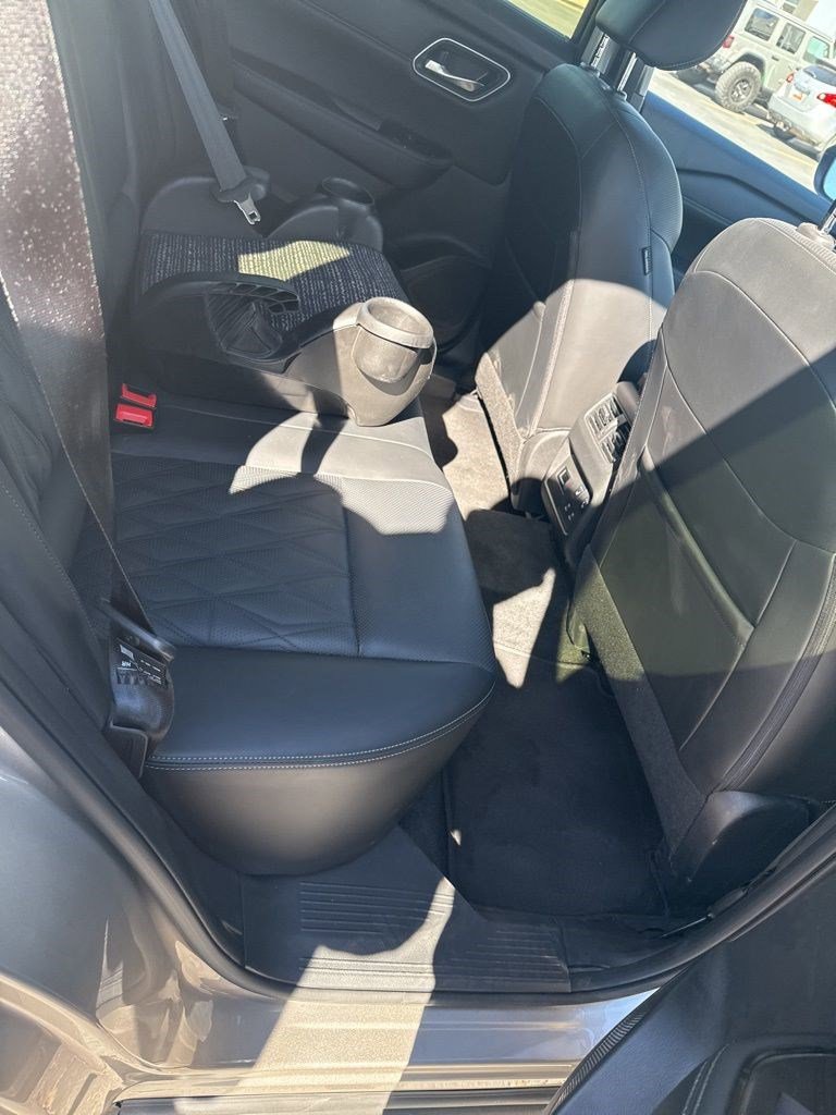 Used 2025 Nissan Rogue Platinum w/ Tech Package image 15