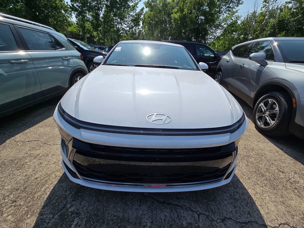 Used 2025 Hyundai Sonata SEL FWD image 2